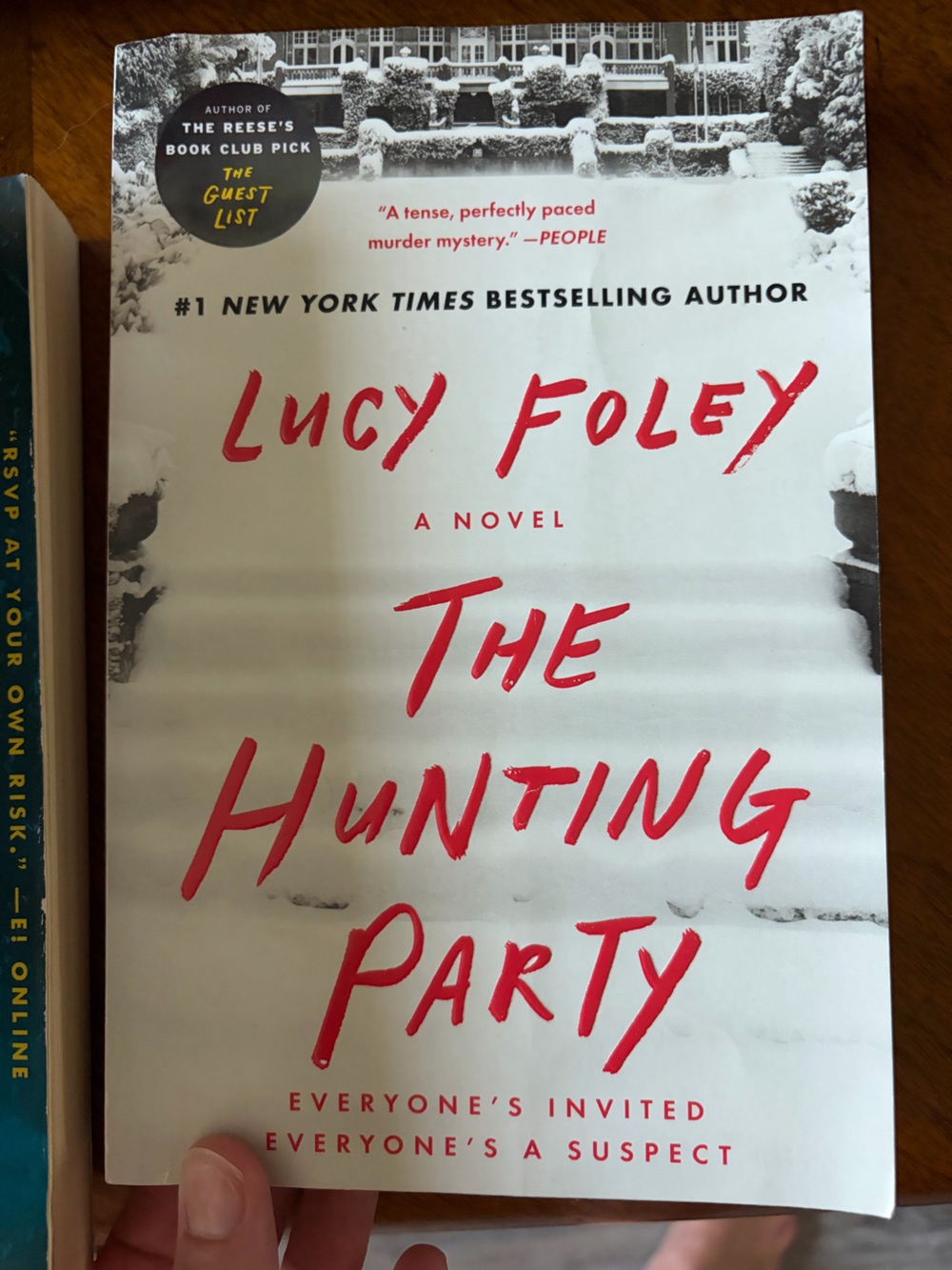 Lucy Foley Book Bundle - Picture 2 of 5